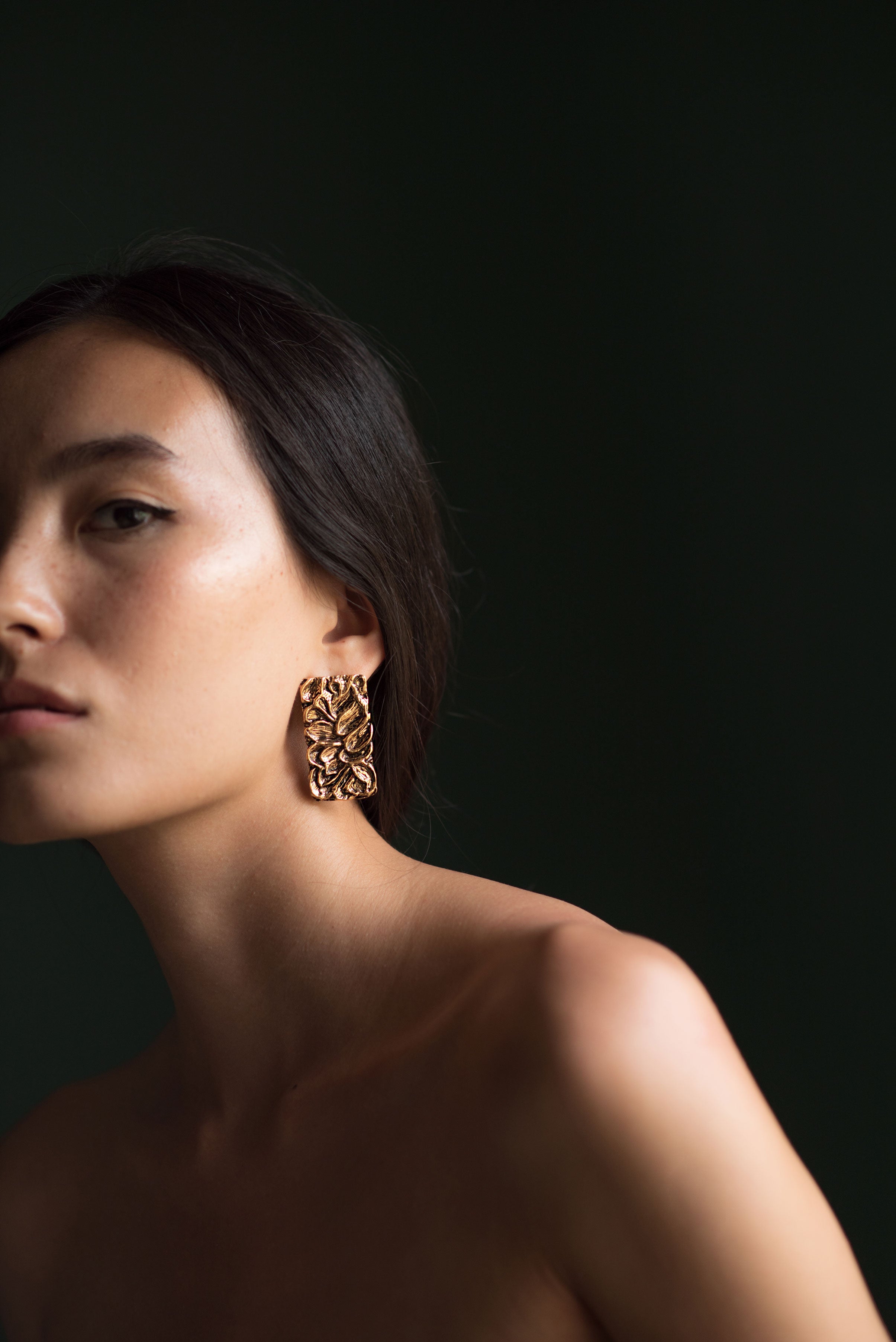 Brush stroke studs - oxidised