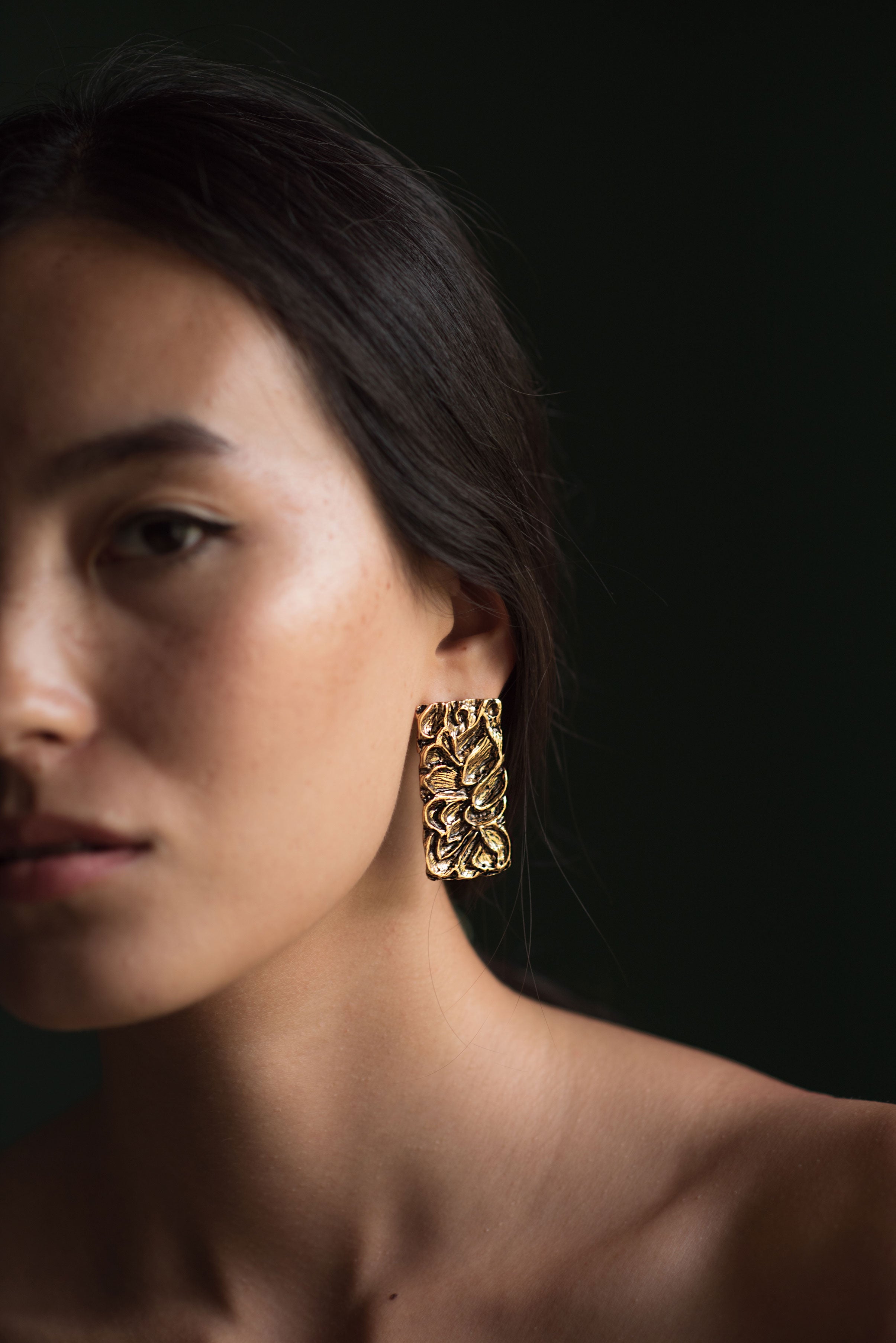 Brush stroke studs - oxidised