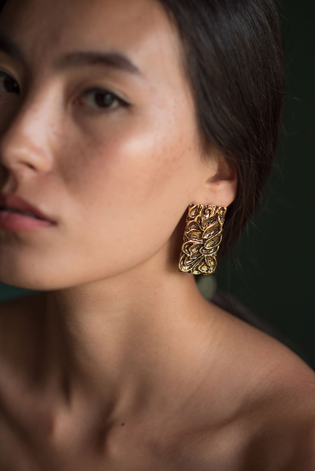 Brush stroke studs - oxidised