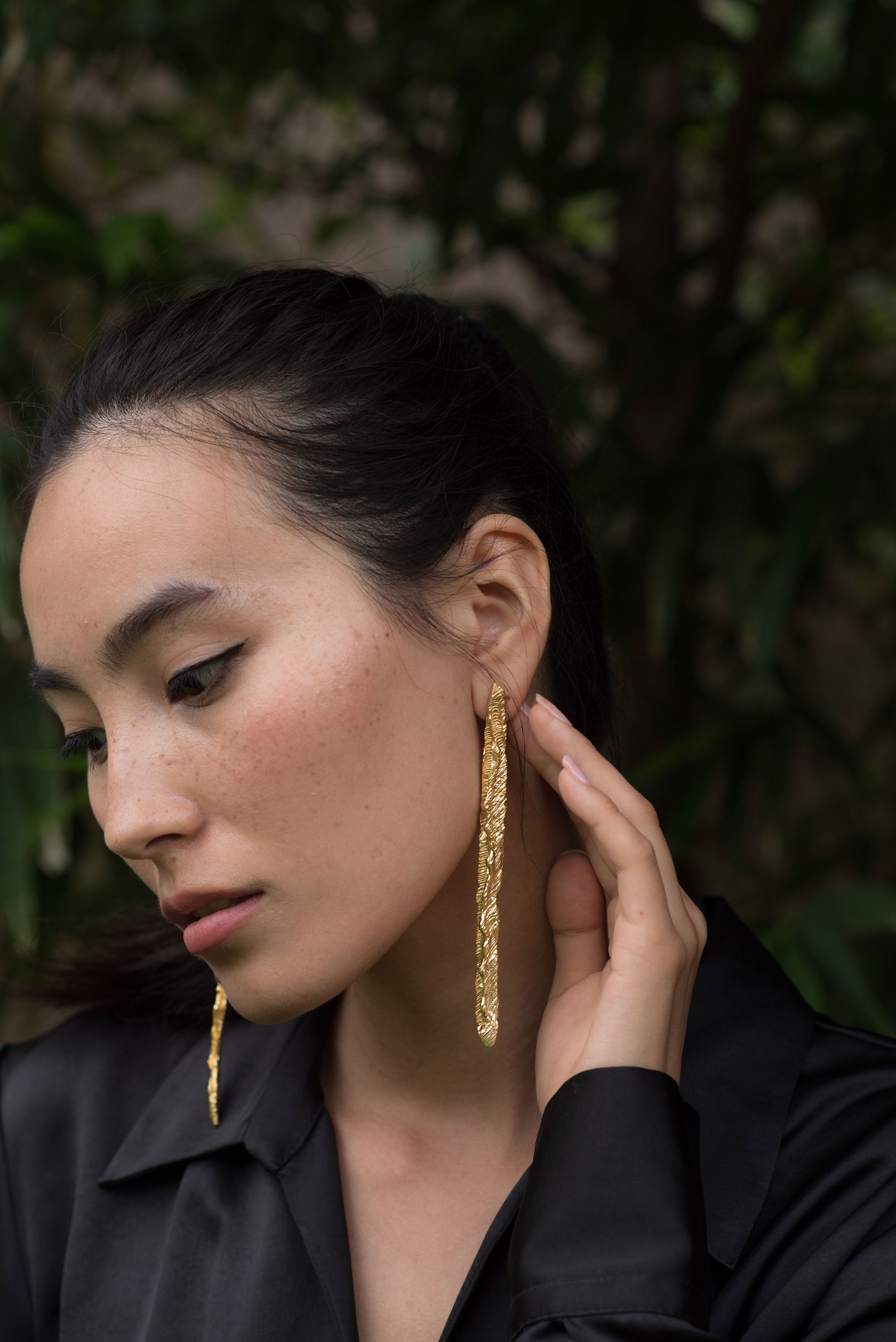 Textured long earrings