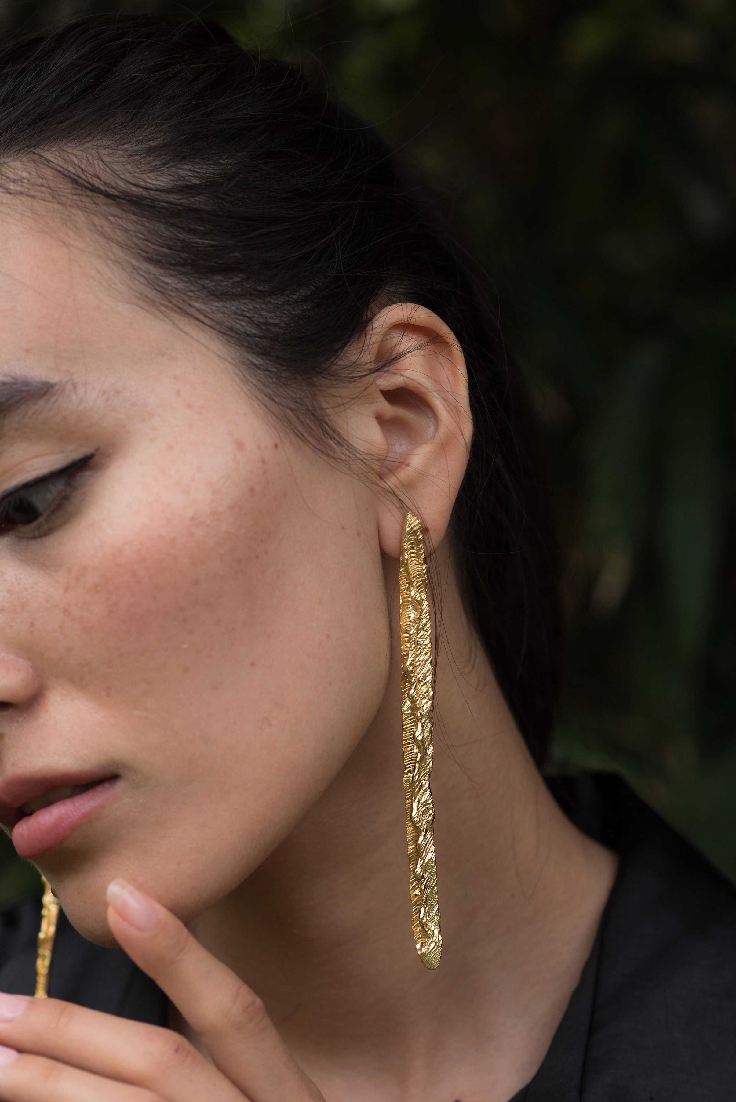 Textured long earrings