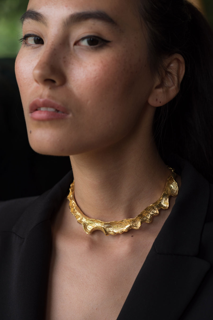 Bark texture choker