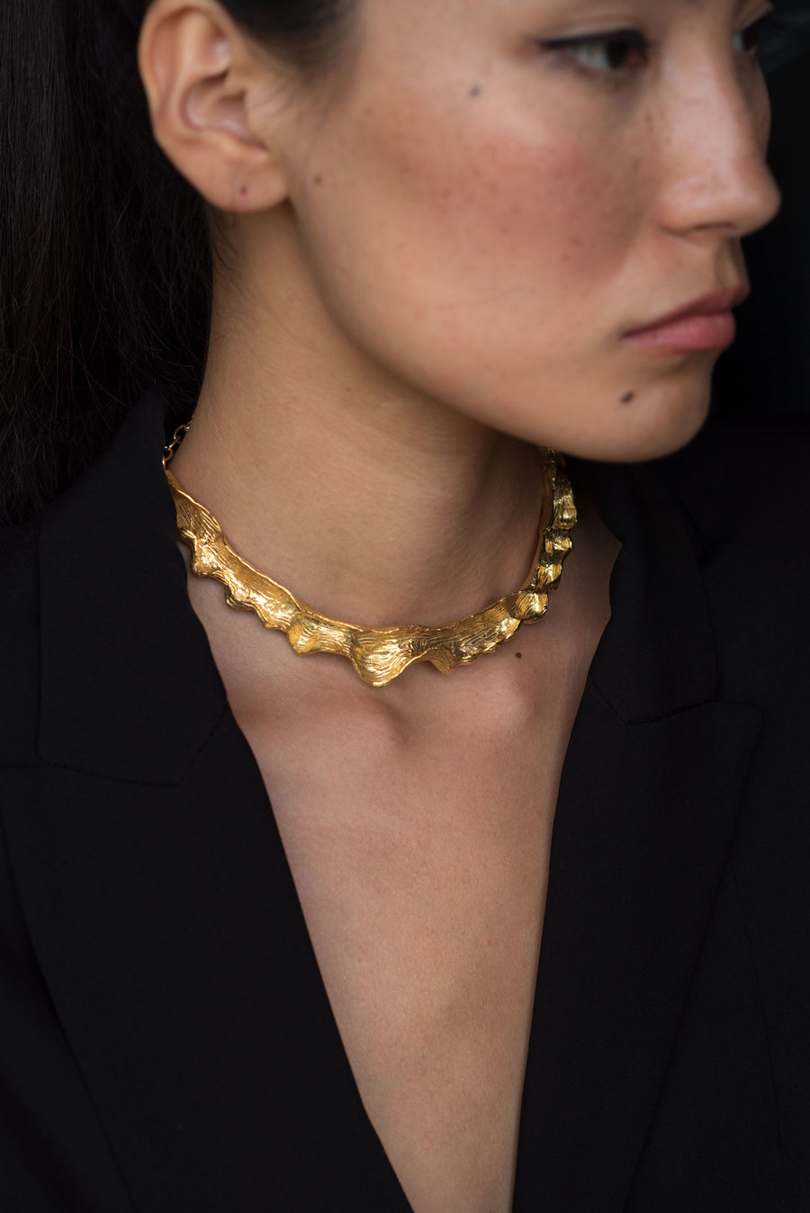 Bark texture choker