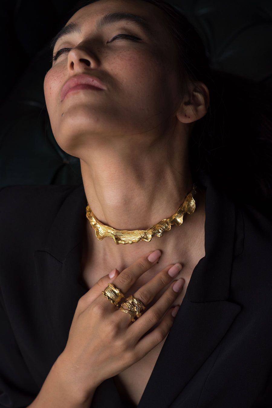 Bark texture choker