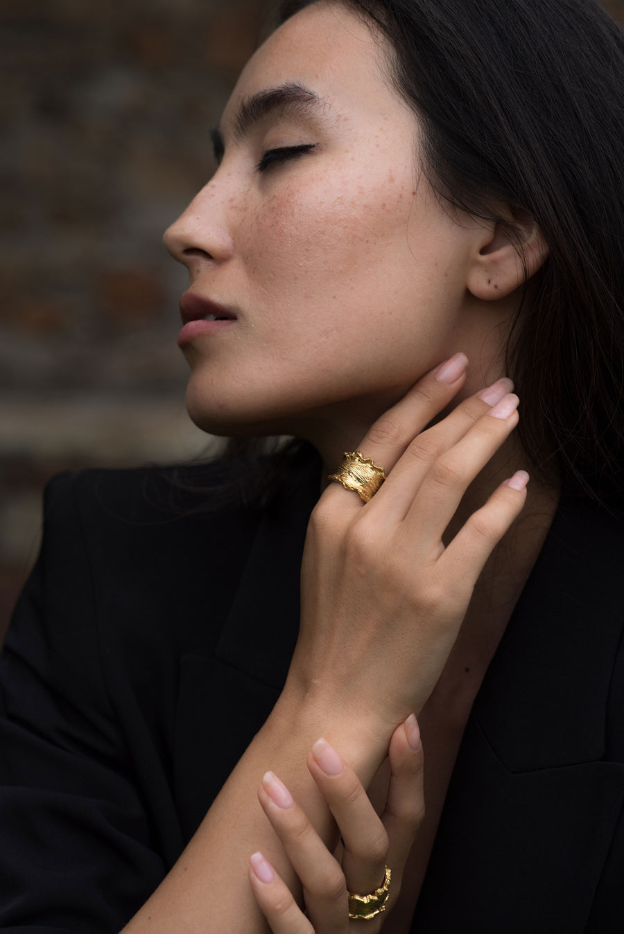 Thick texture ring