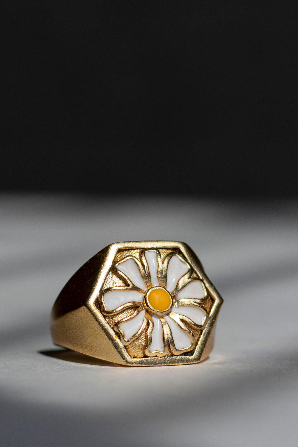 Daisy ring