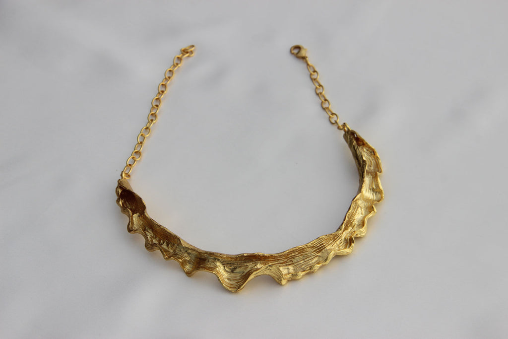 Bark texture choker