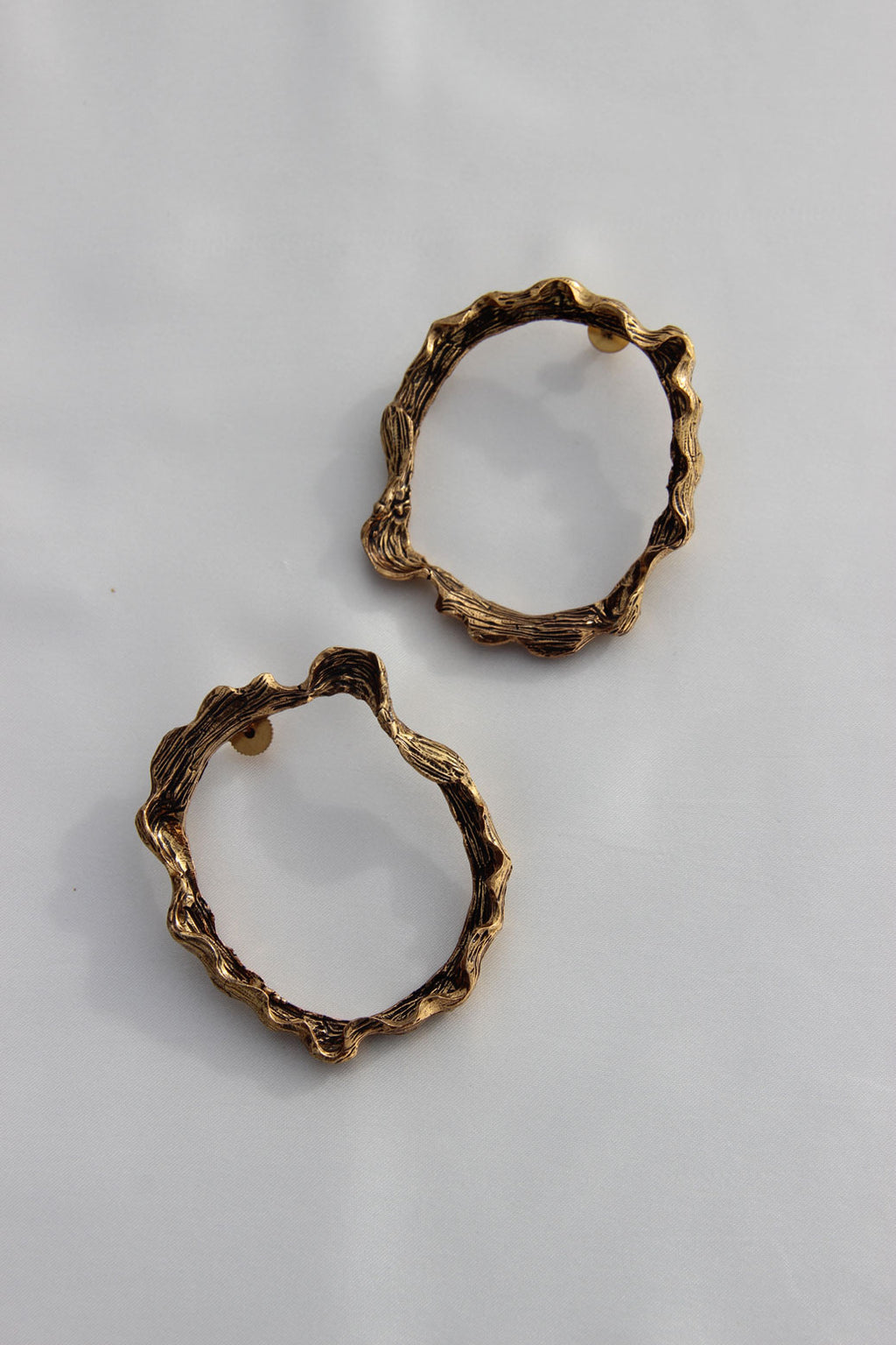 Bark texture classic hoops - oxidised